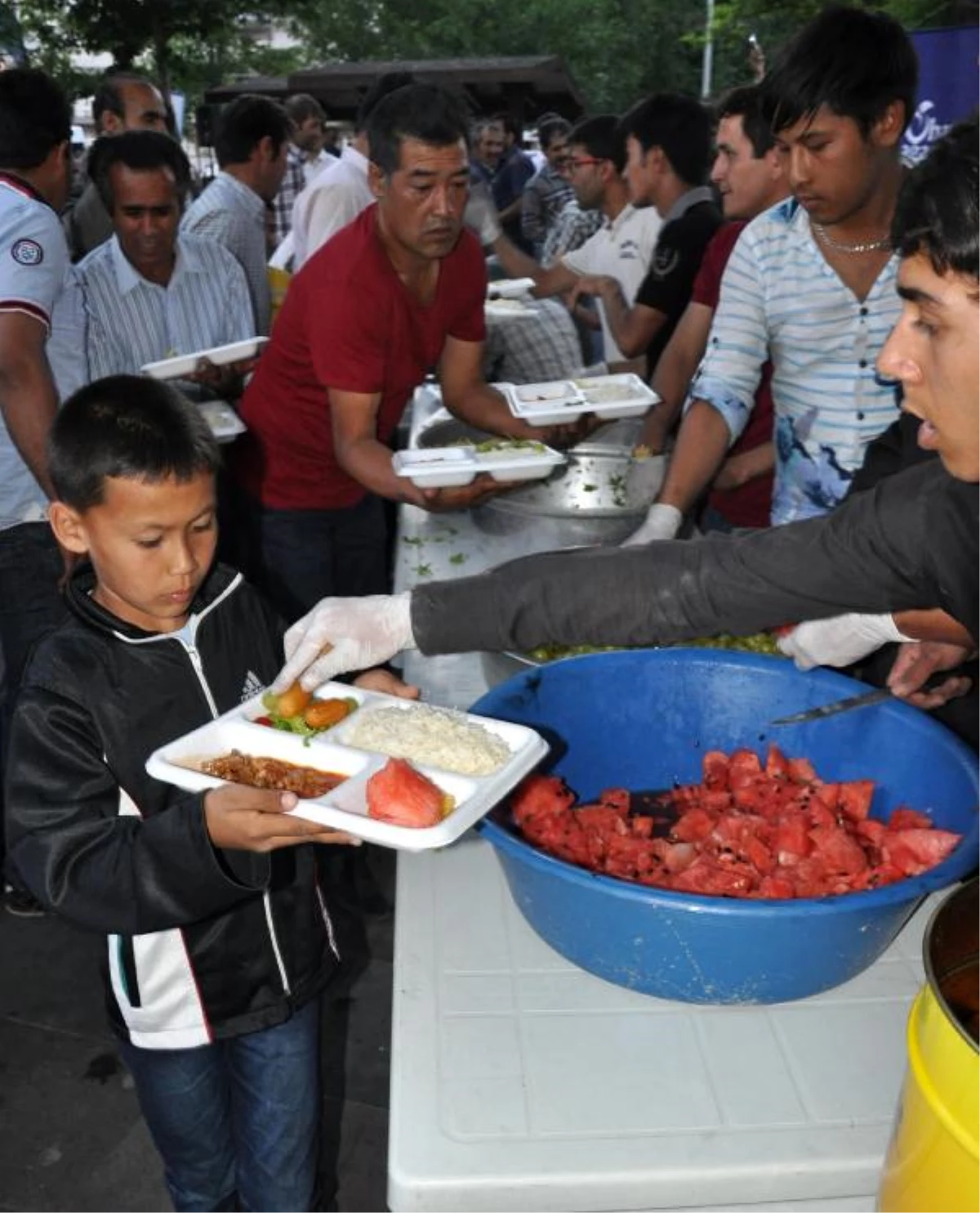 Sivas\'ta Yaşayan Mültecilere İftar Yemeği Verildi