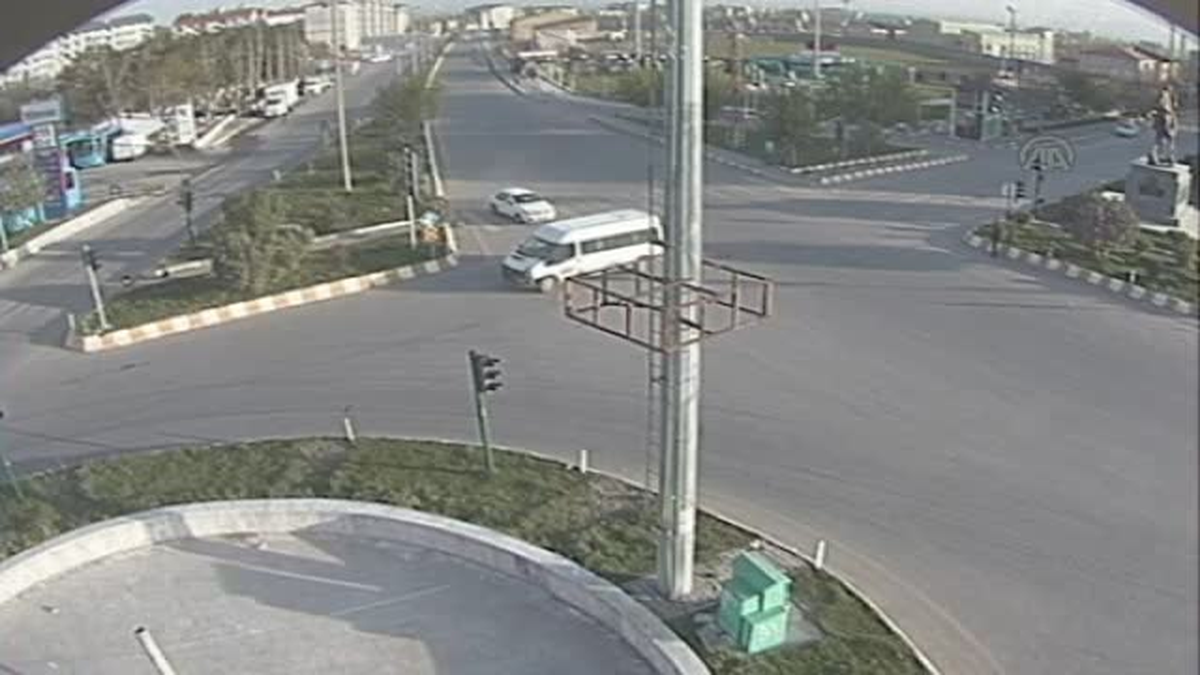 Trafik Kazaları MOBESE Kameralarına Yansıdı