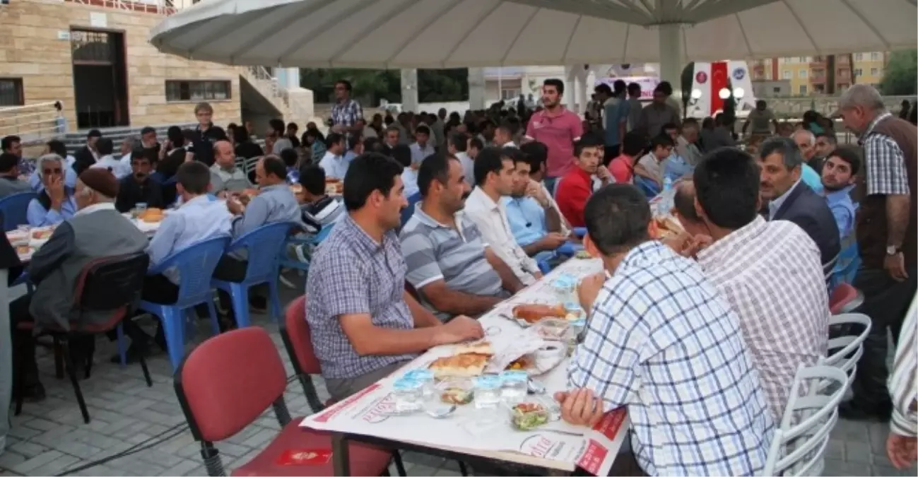 Türk Diyanet Vakfı'ndan İftar Sofrası