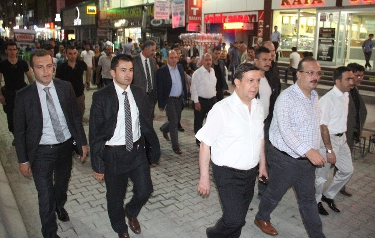 Hakkari Valisi Canbolat Halkla Bir Araya Geldi