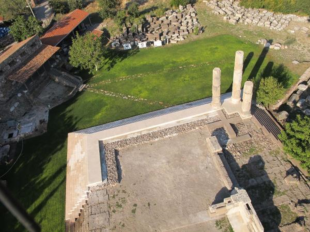 Apollon Smintheus Kazı Başkanı Prof.dr. Özgünel: 'Ön Cephesine Derinlik Kazandırıyoruz'