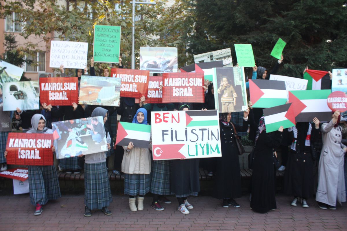 İsrail\'in Gazze Saldırılarının Protesto Edilmesi