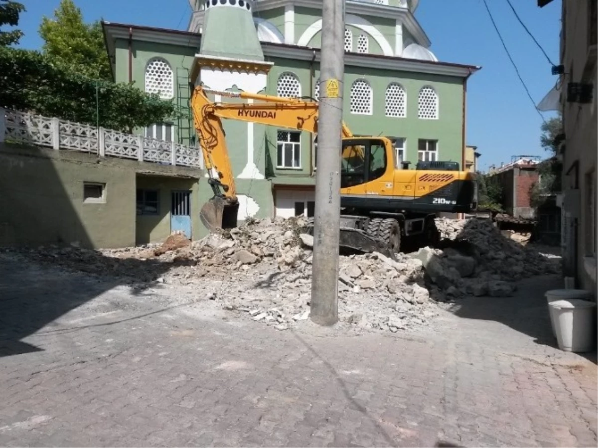 Bahar Camii\'nde Çevre Düzenlemesi