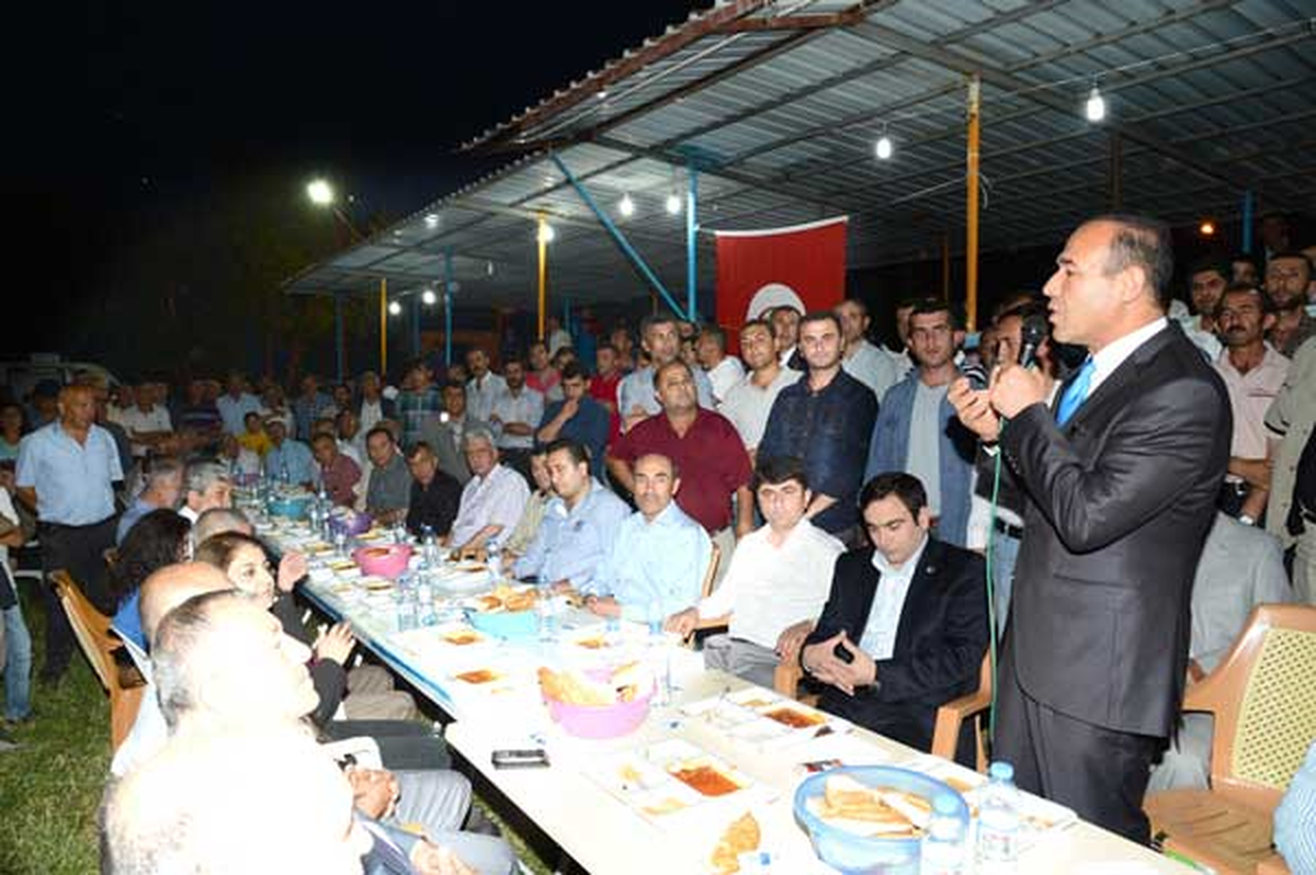Büyükşehir Belediyesi\'nden Tufanbeyli\'de İftar Yemeği