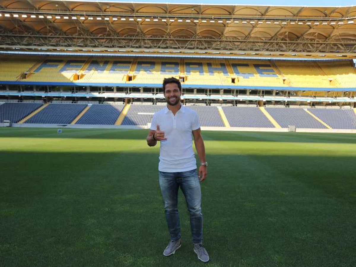 Fenerbahçe\'de Diego İmzayı Attı