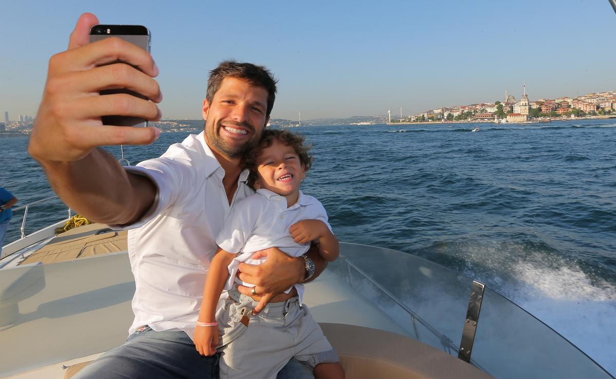 Diego Ribas, Ailesiyle Boğaz Turu Yaptı