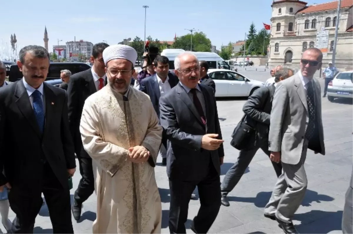 Diyanet İşleri Başkanı Görmez Sivas Valisi Barut\'u Ziyaret Etti