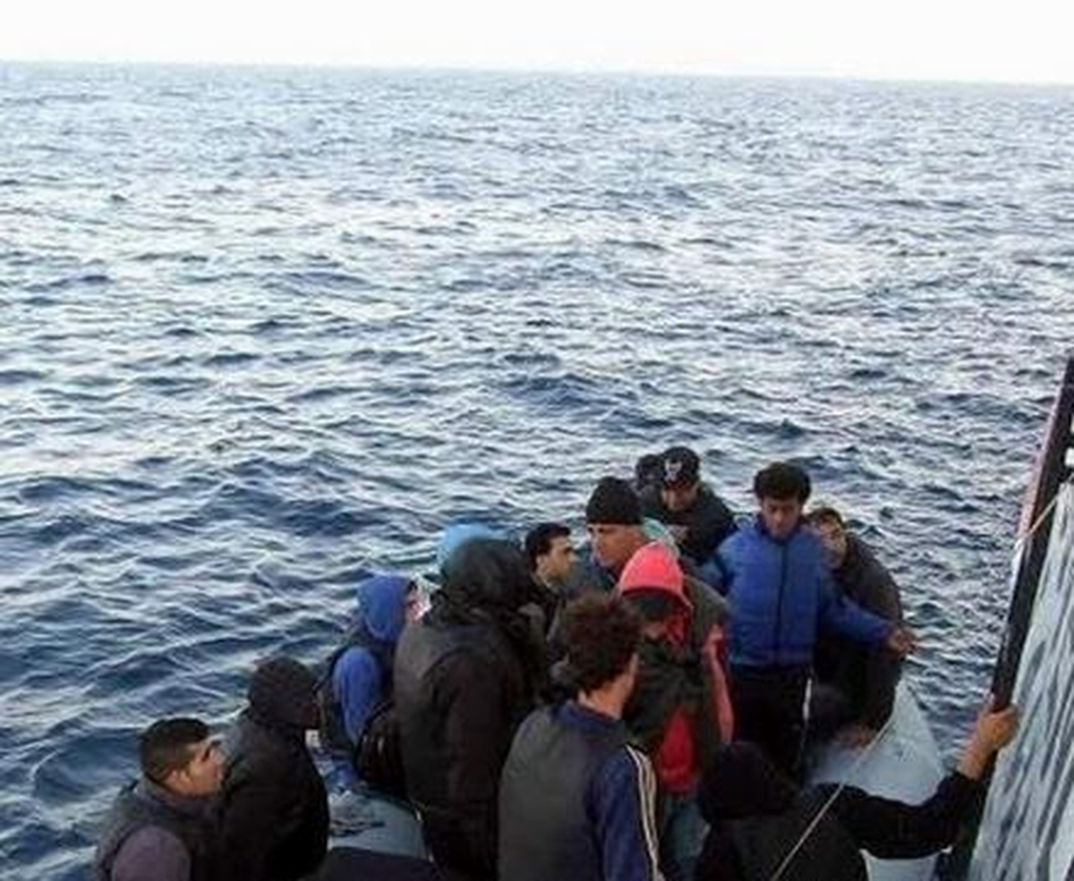 Ege Denizi\'nde Sığınmacıları Taşıyan Tekne Battı