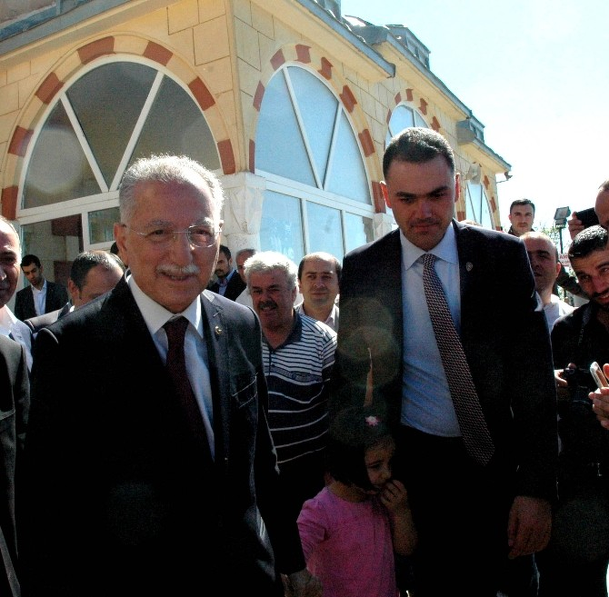 Ekmeleddin İhsanoğlu, Abdurahman Gazi Türbesini Ziyaret Etti
