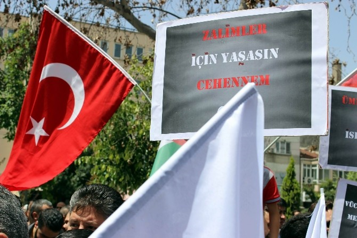 Filistin\'de Hayatını Kaybedenler İçin Gıyabi Cenaze Namazı Kılındı