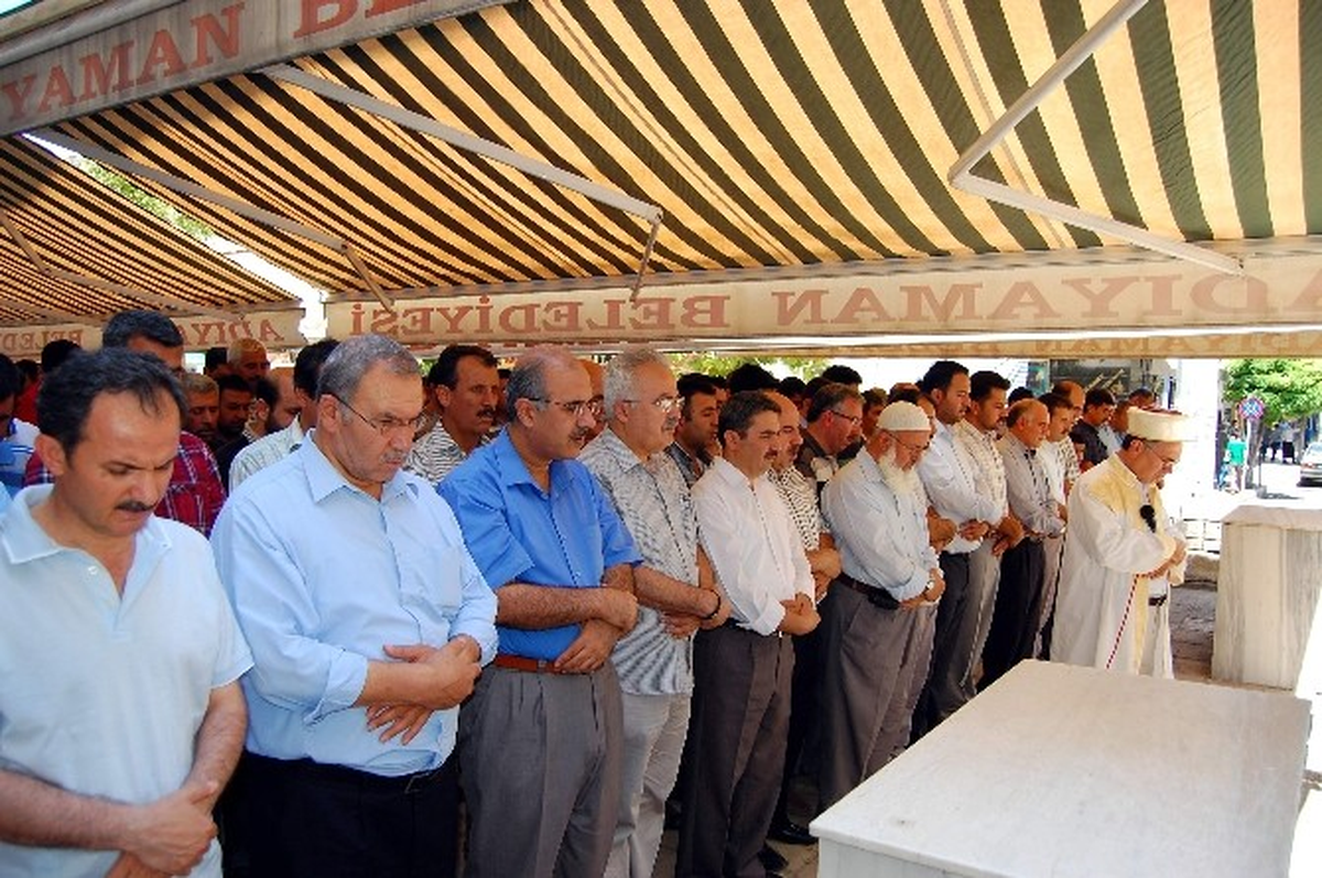 Filistinliler İçin Gıyabi Cenaze Namazı Kılındı