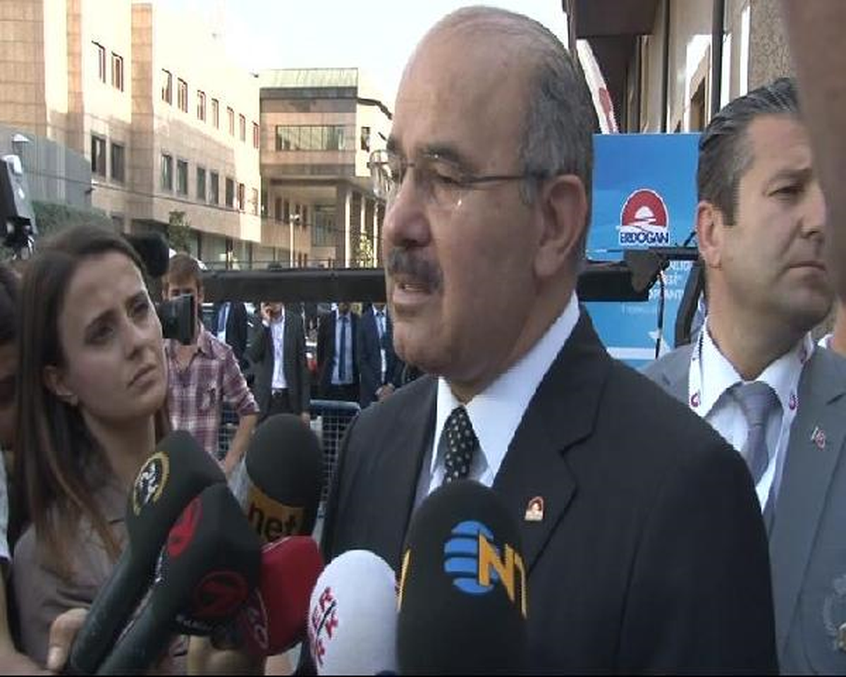 Hüseyin Çelik: "Başbakan Türkiye\'nin Orkestra Şefi Olmaya Talip"