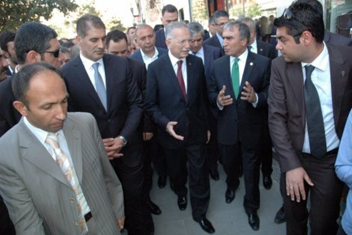 İhsanoğlu: Cami Kapısında Siyaset Olmaz
