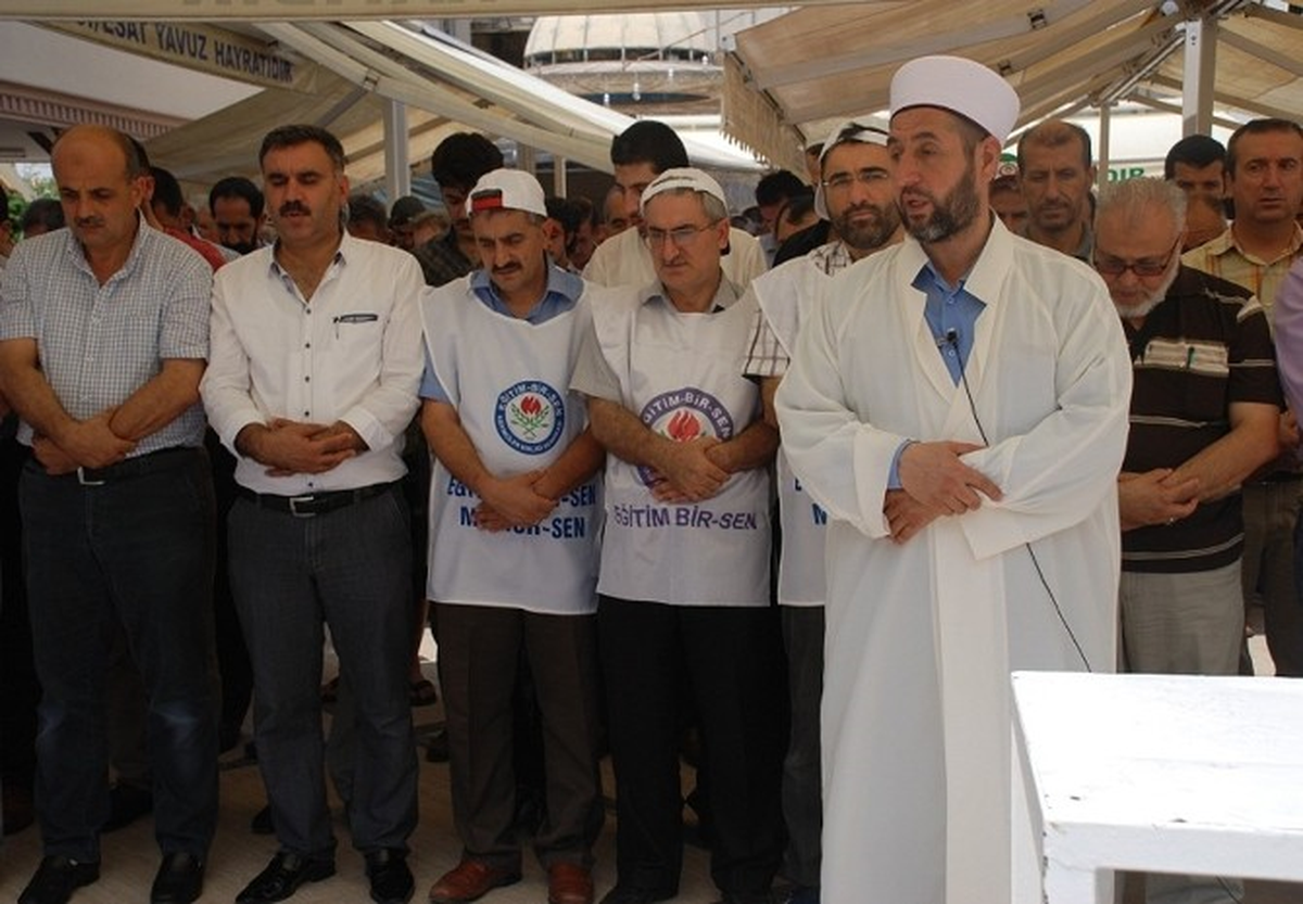 İskenderun\'da Gazze\'de Şehit Olanlar İçin Gıyabi Cenaze Namazı Kılındı