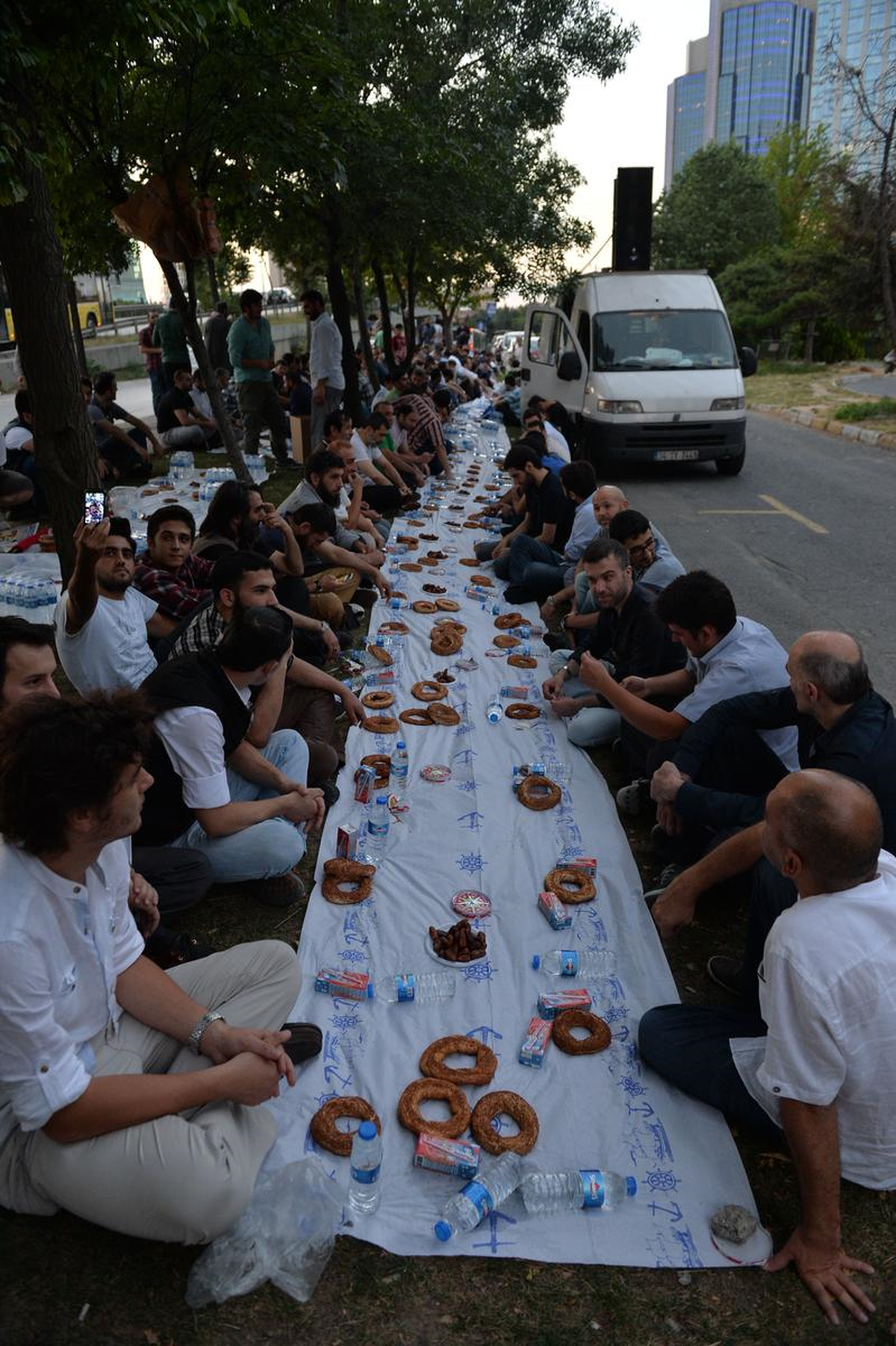 İsrail\'in İstanbul Başkonsolosluğu Önünde "Ümmet İftarı"