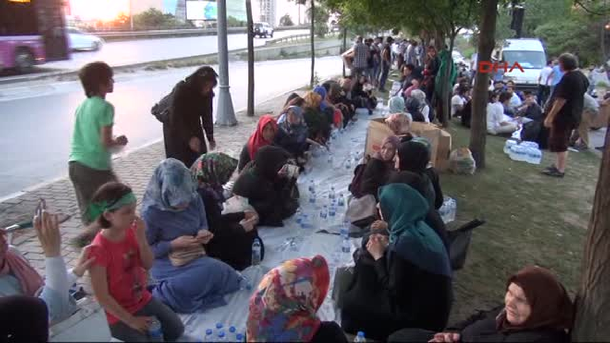 İsrail Konsolosluğu Önünde "Ümmet İftarı"