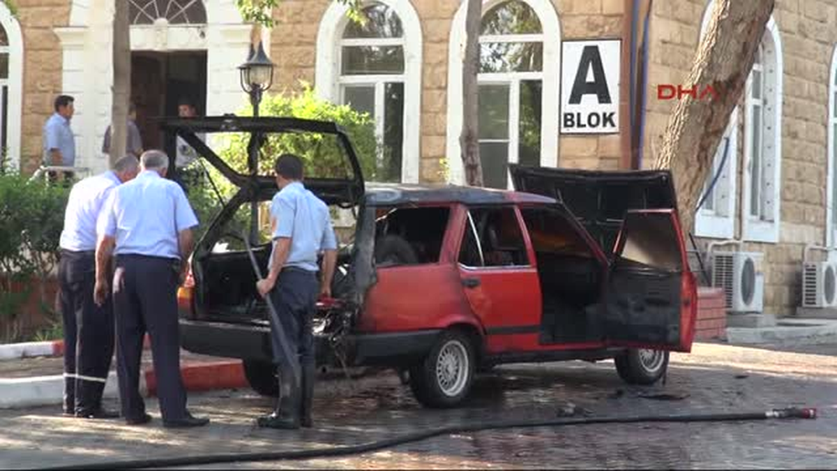 İşten Çıkartılan Ambulans Şoförü Otomobilini Yaktı