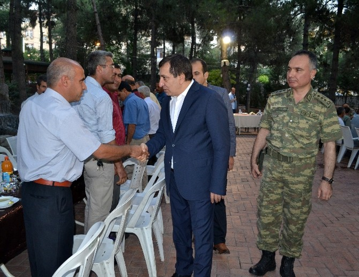 Şanlıurfa\'da Jandarma, Köy Korucularına İftar Verdi