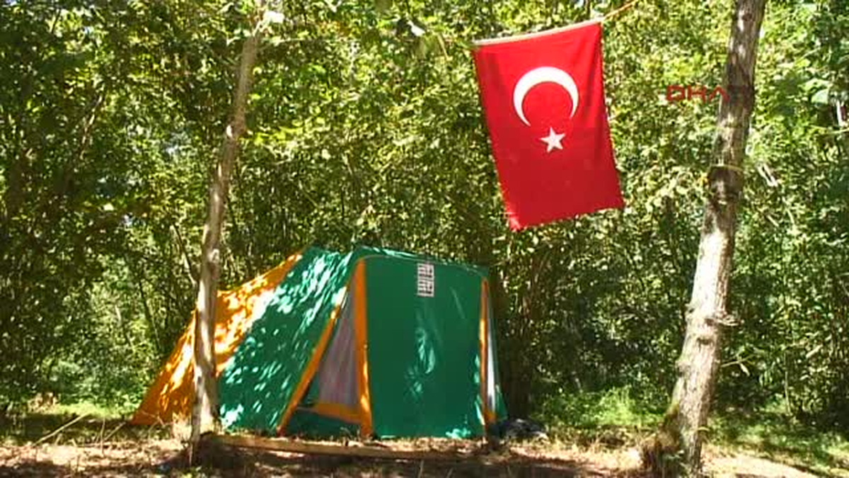 Kamilet Vadisi\'nde Kaçak Hes Köprüsünü Vatandaşlar Trafiğe Kapattı
