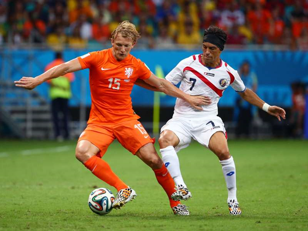 Kuyt, Van Persie\'ye Arka Çıktı