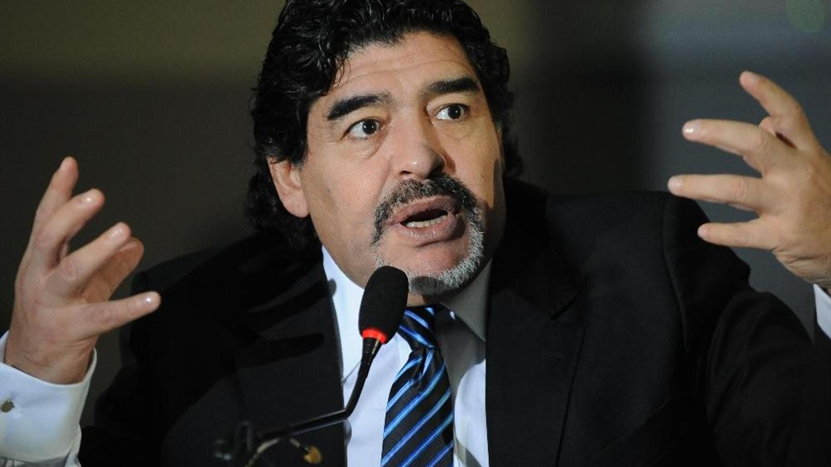 Maradona Arjantin\'i Yalnız Bırakmıyor