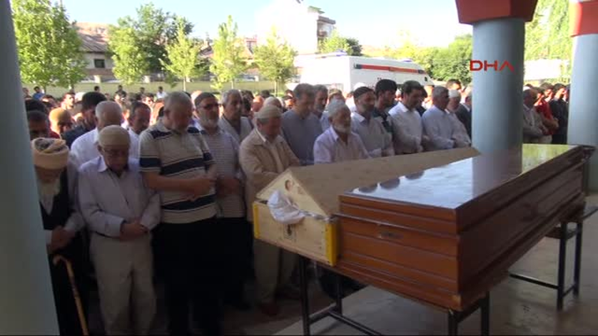 Muş\'ta Öldürülen Dede ve 3 Torunu Elazığ\'da Toprağa Verildi