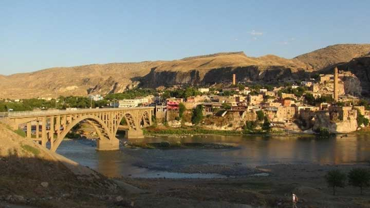 Nişanlı Oldukları İddia Edilen Kuzenler Hasankeyf Köprüsü\'nden Atladı