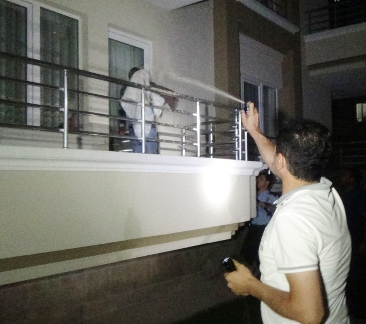 Havaya Ateş Edip Polise Bıçak Çeken Şahıs Yakalandı