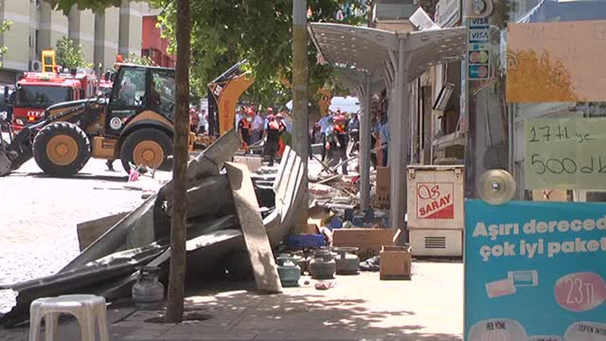 Patlama sonrası, cadde temizlenerek trafiğe açıldı -