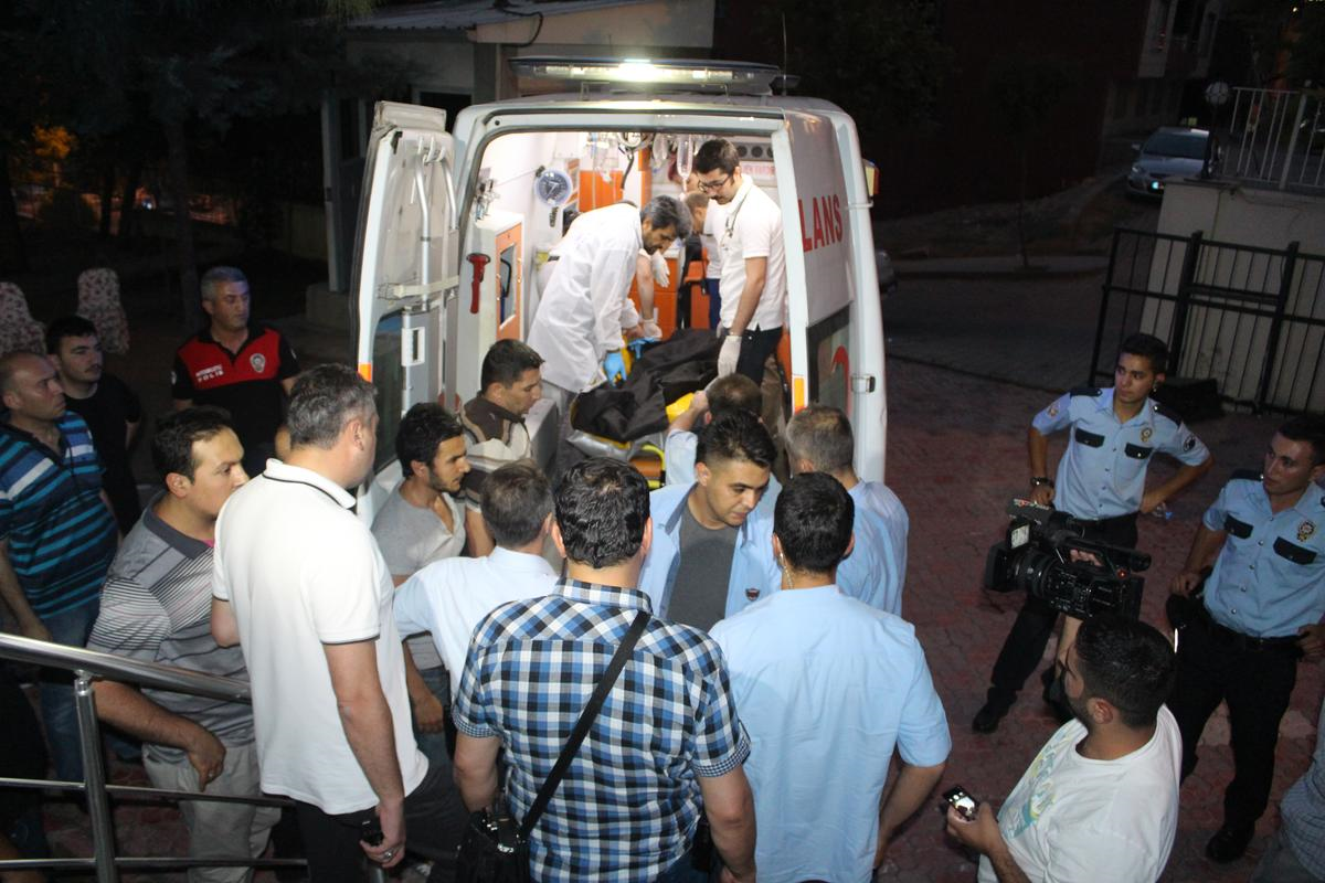 Siirt\'te Bir Polisin Kaza Kurşunuyla Öldüğü İddiası