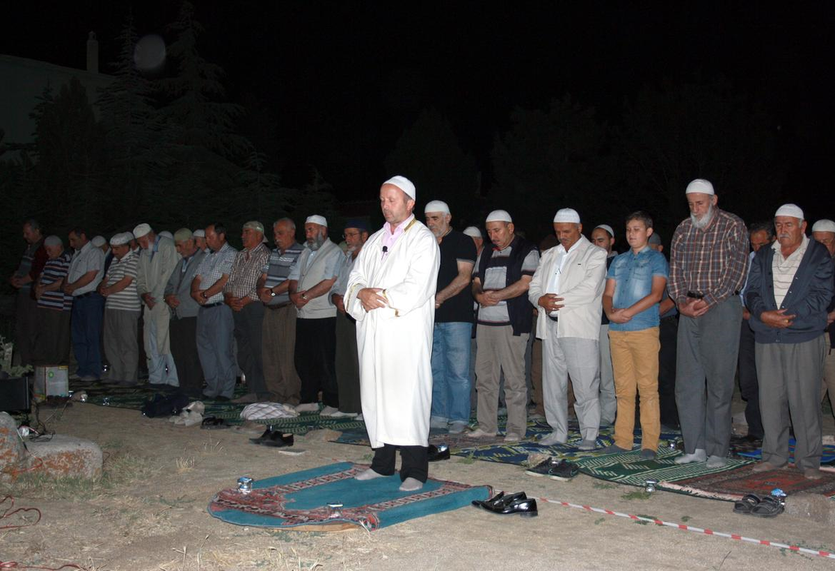 Sivrihisar\'da Teravih Tarihi Namazgahta Kılınıyor