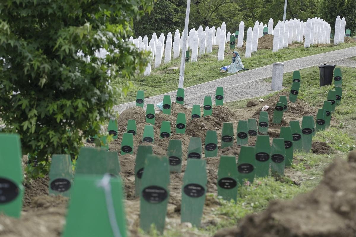 Srebrenitsa Sessizliğe Büründü