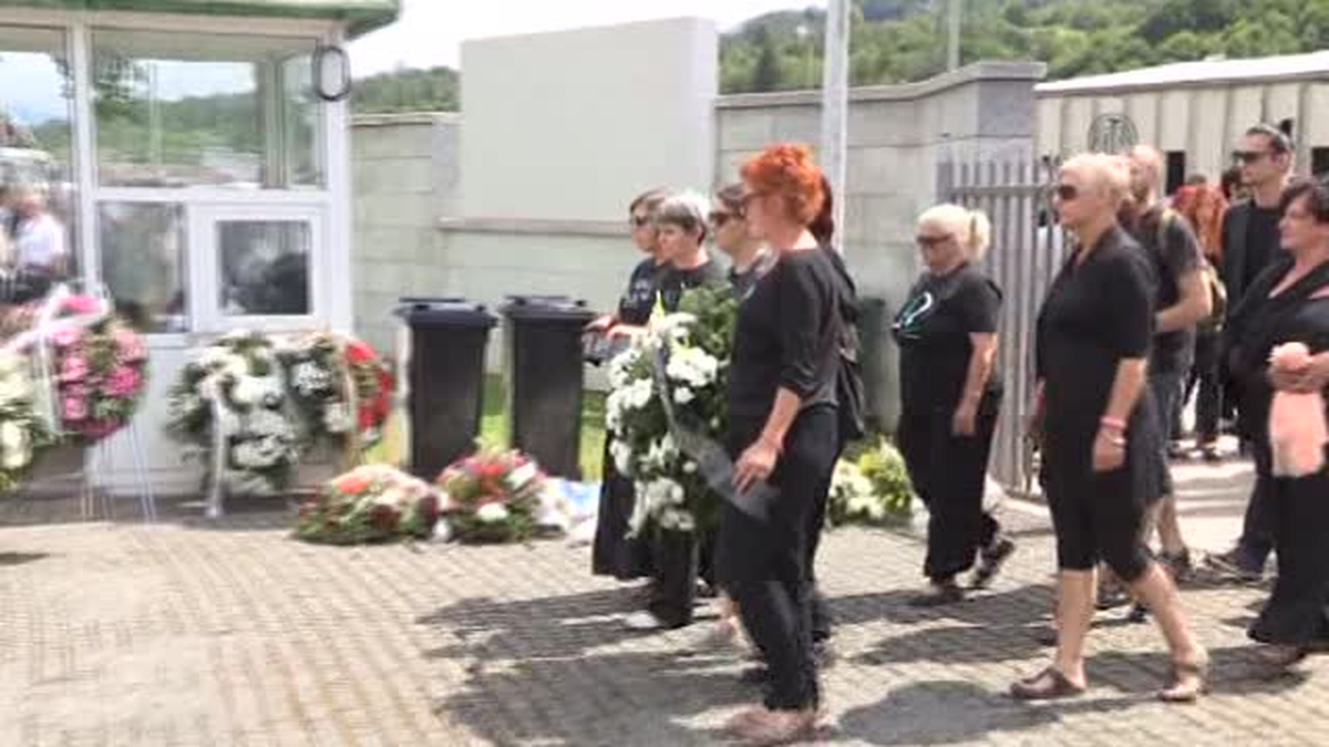 Srebrenitsa soykırımının 19\'uncu yıl dönümü - Siyah Giyen Kadınlar Derneği üyeleri -