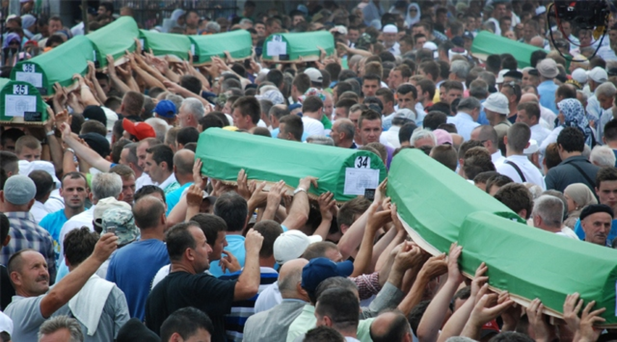 Srebrenitsa soykırımının 19. yıl dönümü - 175 tabut Potoçari Anıt Mezarlığı\'na taşındı