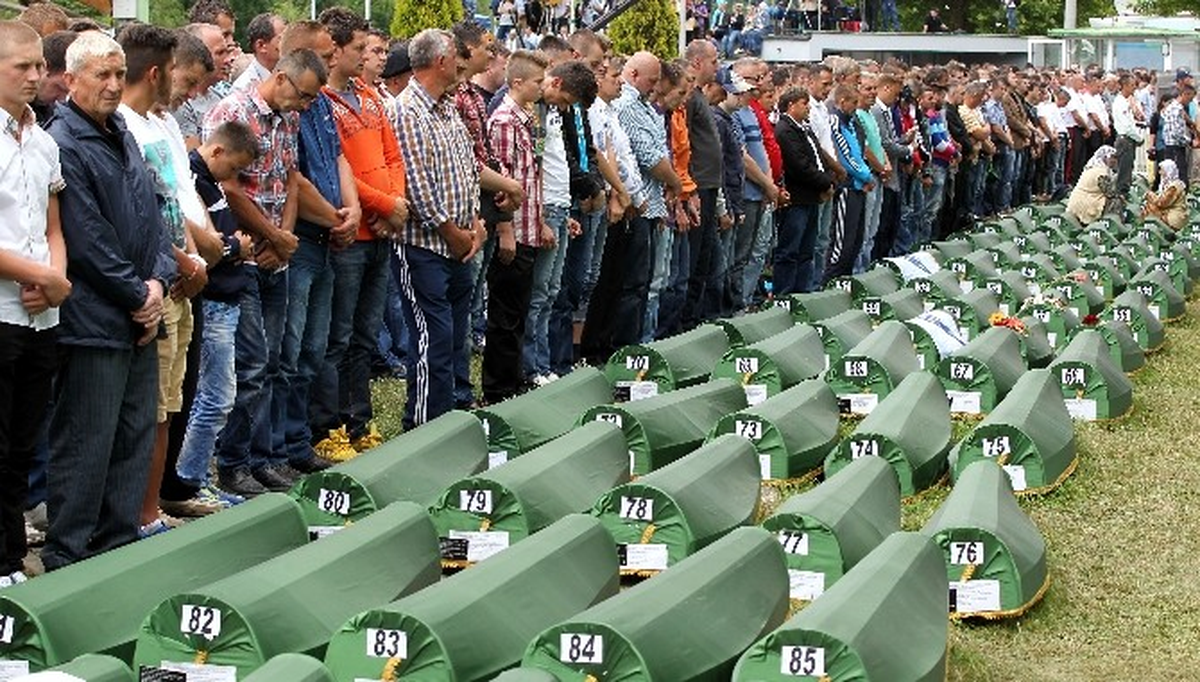 Srebrenitsa Soykırımının 19. Yıldönümünde 175 Kurban Toprağa Verildi