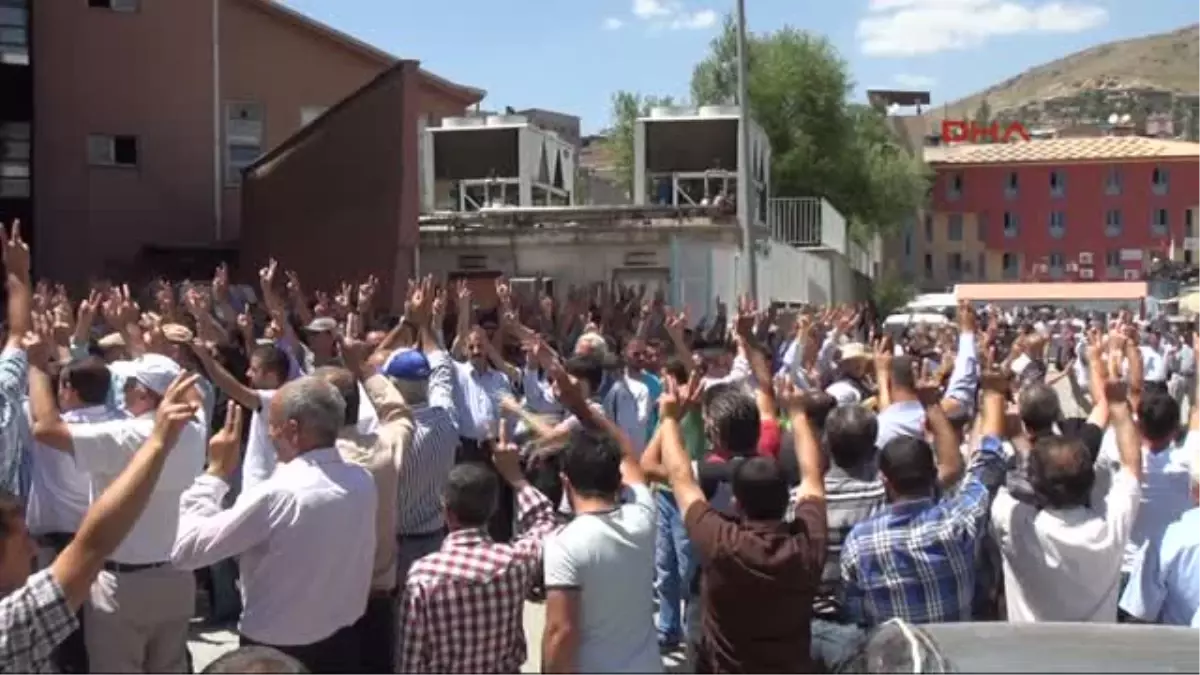 Suriye\'de Öldürülen Ypg\'linin Cenazesi Hakkari\'ye Getirildi" Haberine Ek