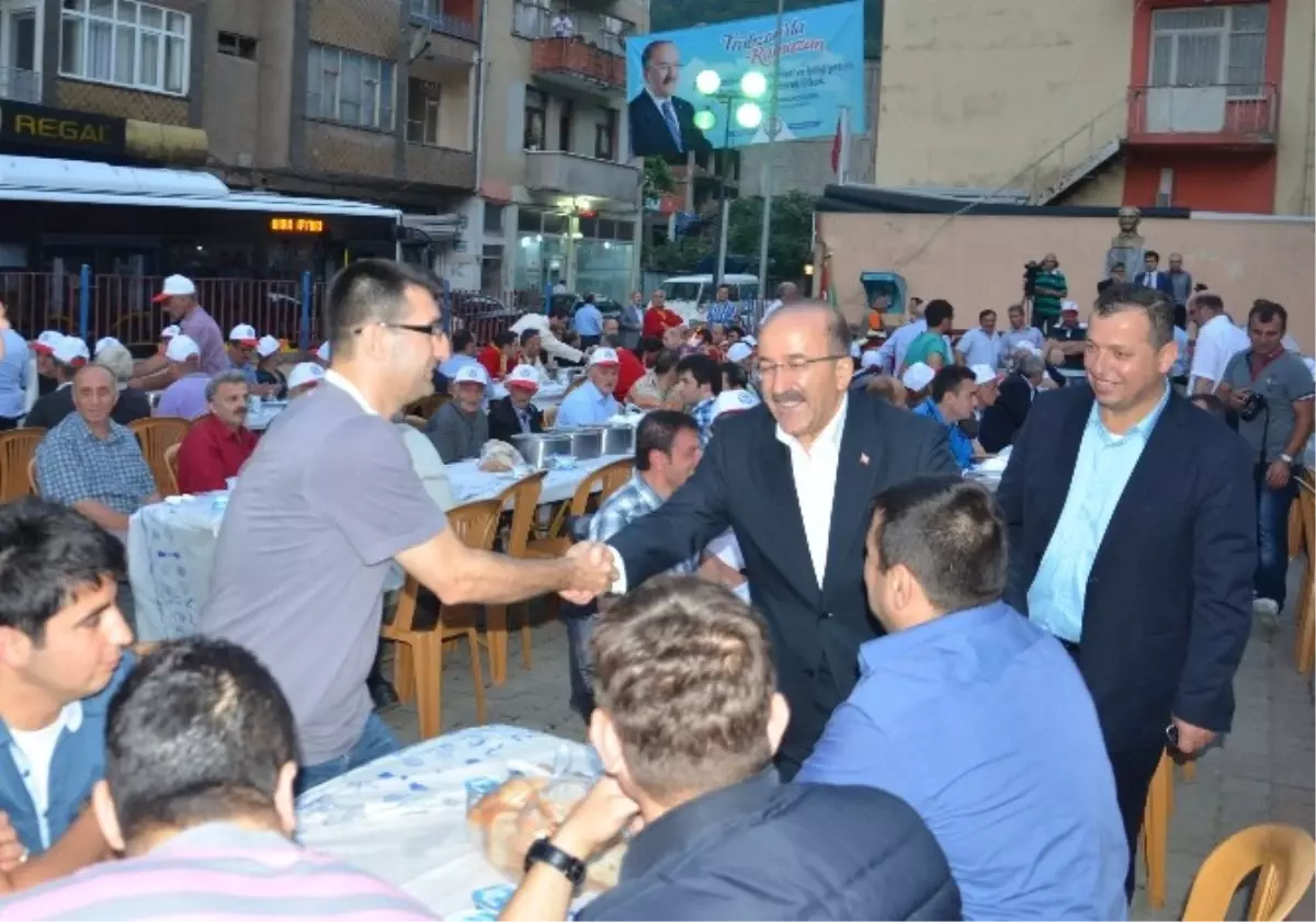 Trabzon Büyükşehir Belediyesi'nin İftar Programları Devam Ediyor