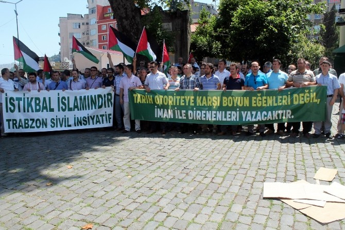 Trabzon\'da Filistin Bayrakları Açıldı, İsrail Lanetlendi