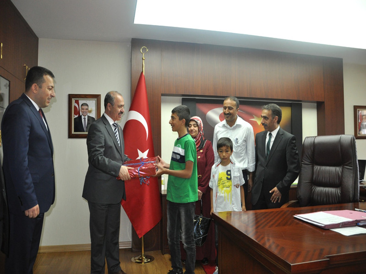 Vali Büyükersoy, Teog İl Birincisini Ödüllendirdi
