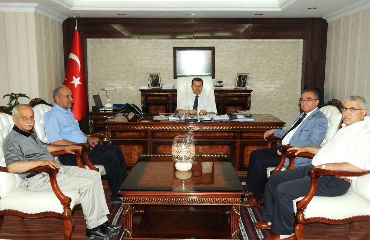Vali Emeklileri Ağırladı