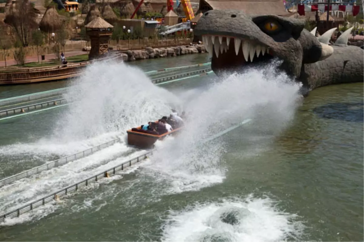 Vialand\'de \'Gnctrkcll\'liler İkinci Bilet Anında Hediye!