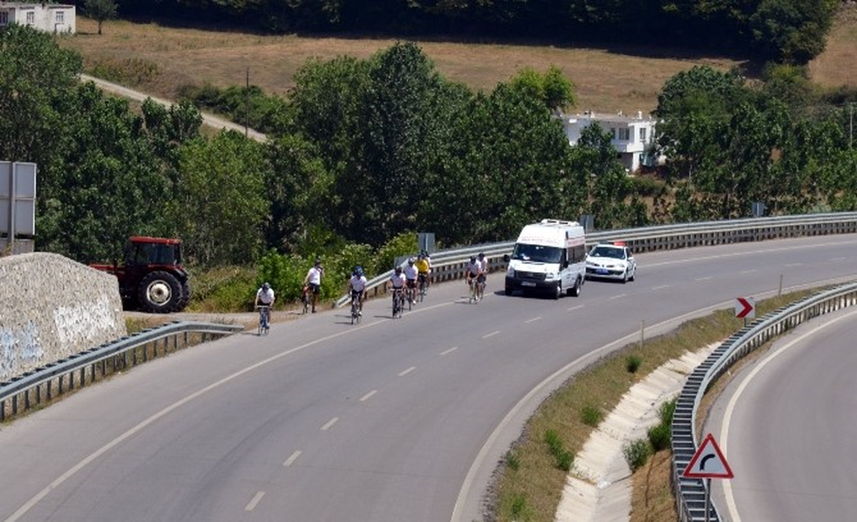 Yardım İçin Sarp\'tan İstanbul\'a Pedal Çeviriyorlar