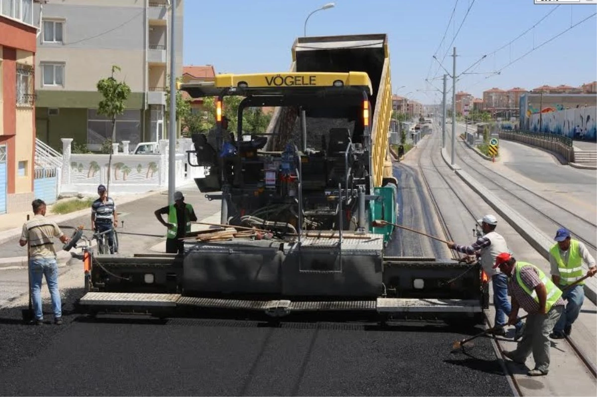 Yeni Tramvay Hattı Yan Yolları Asfalt Çalışmaları Başladı