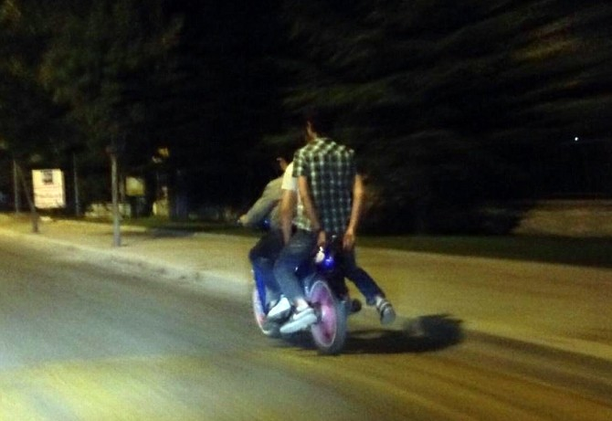 Afyonkarahisar\'da Tehlikeli Motosiklet Yolculuğu