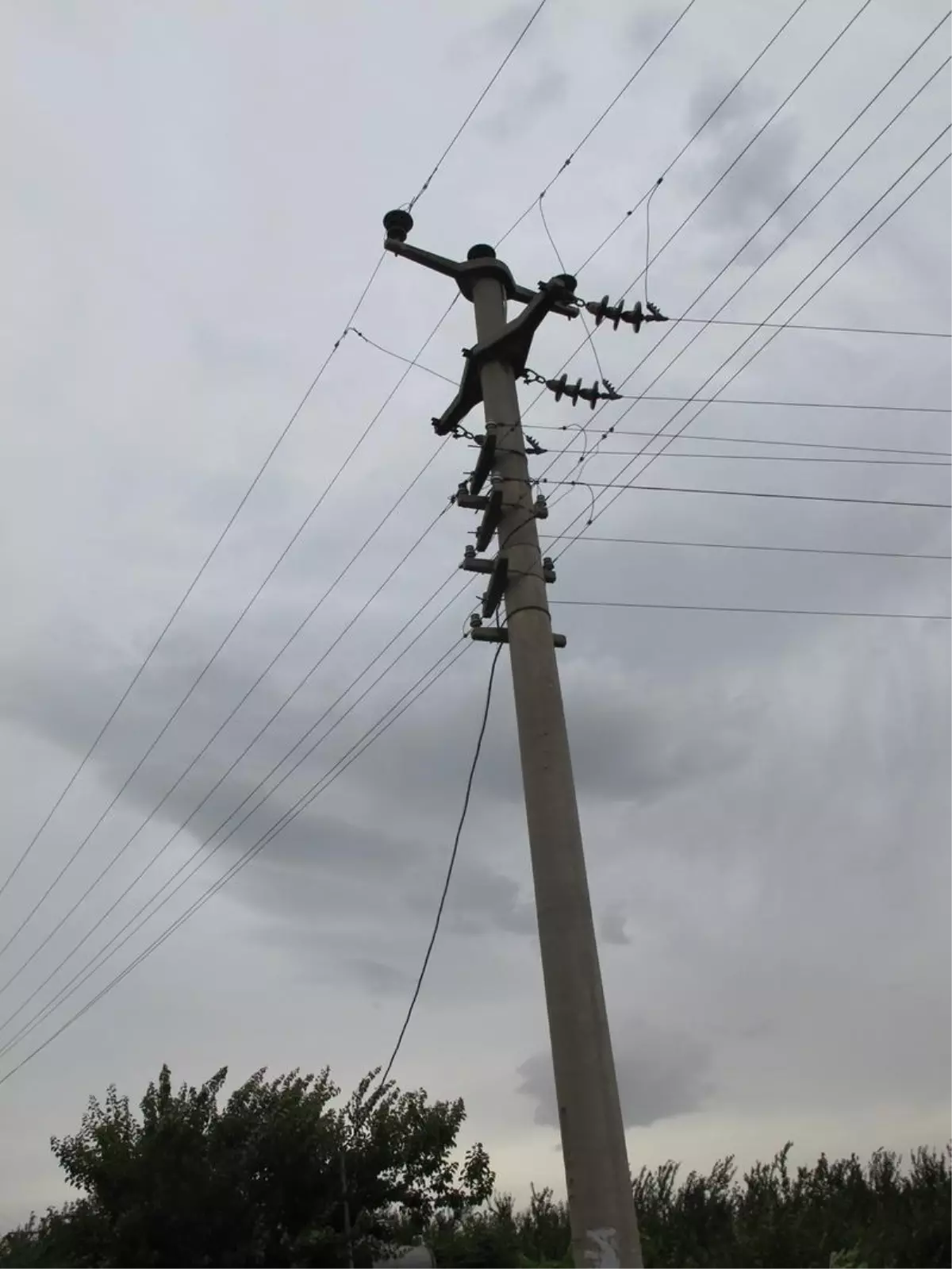 Kopan Elektrik Teli Anız Yangını Çıkarttı