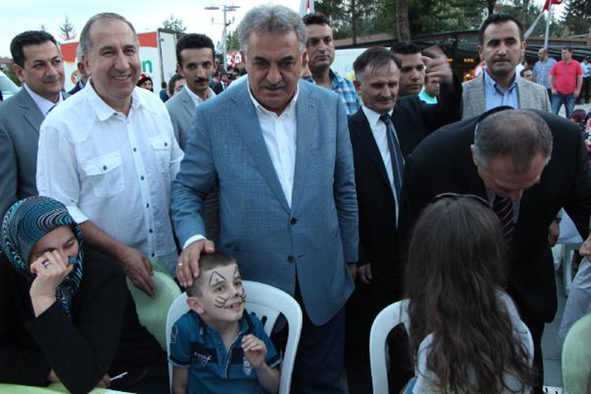 Bakan Hayati Yazıcı: Ekmek İçin Denilmesi Çelişki (2)