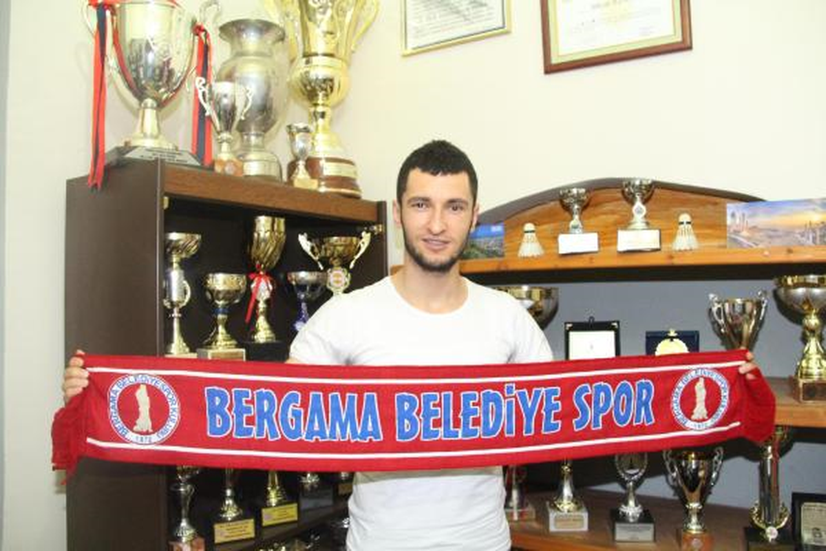 Bergama Belediyespor, Kaleci Salih\'le Sözleşme Yeniledi