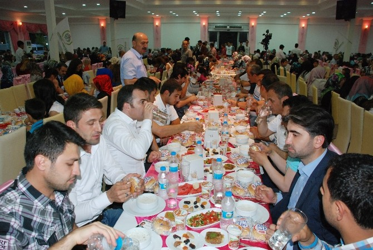 Bir Yetim de Sen Giydir" Kampanyası