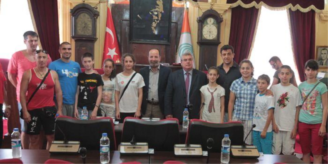 Bulgar Tekvandoculardan, Başkan Gürkan\'a Ziyaret