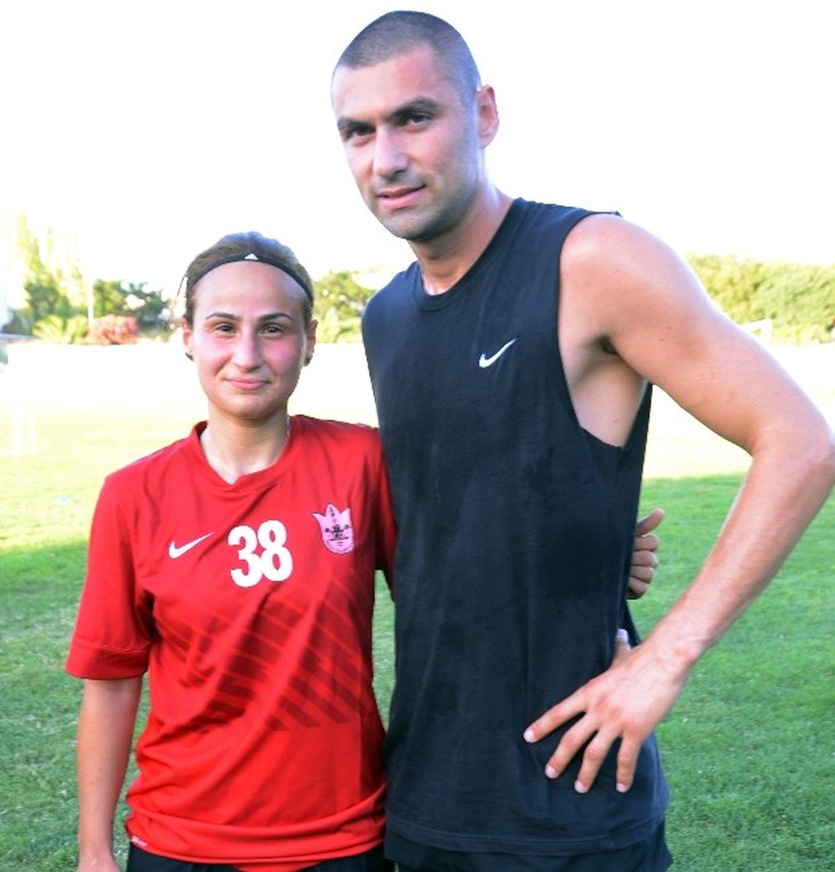 Burak Yılmaz\'dan Kadın Futbolculara Destek